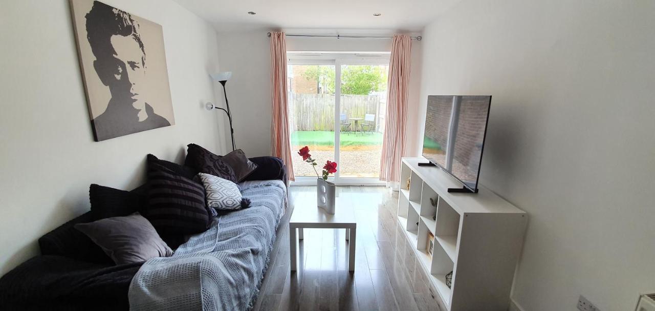 Trendy, Modern Garden Posh Peckham Apartment London Exterior photo