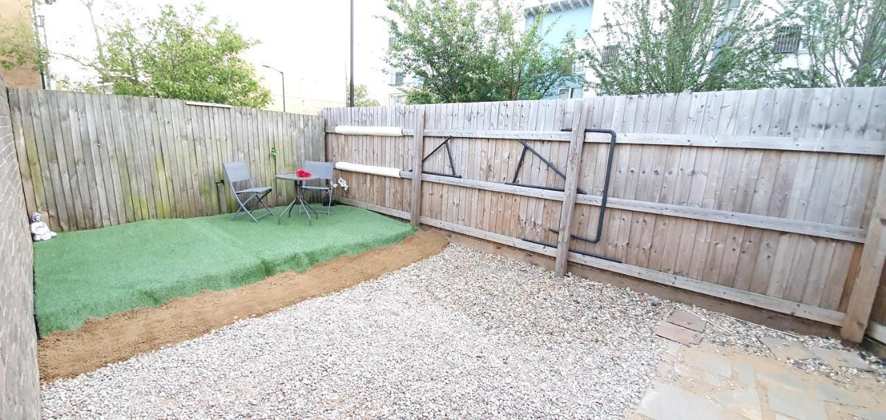 Trendy, Modern Garden Posh Peckham Apartment London Exterior photo
